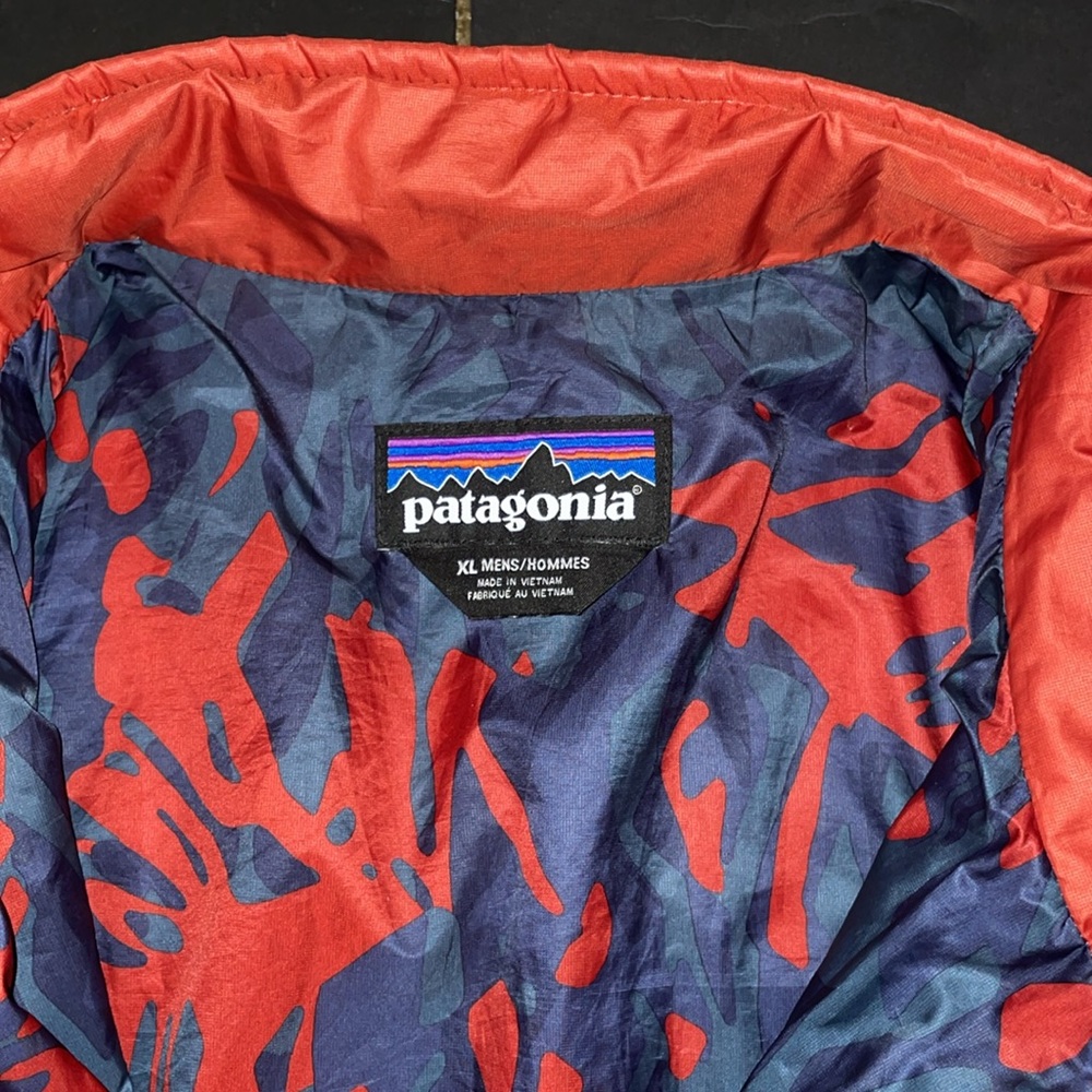 Mens Patagonia light weight jacket - Picture 2 of 8